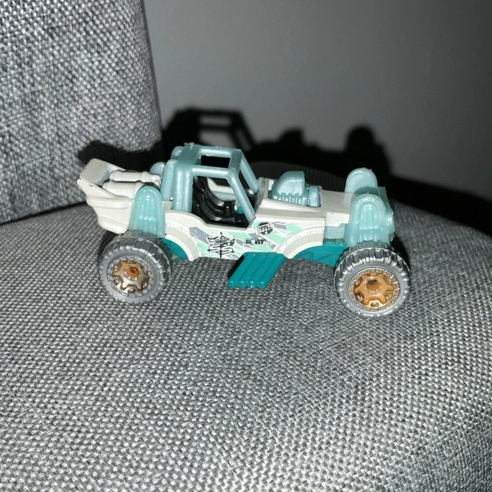 2016 HOT WHEELS‎ MOUNTAIN MAULER WHITE 1:64 DIECAST 2 1/2